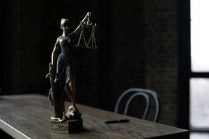 ¿Qué es un juicio rápido? Guía legal completa